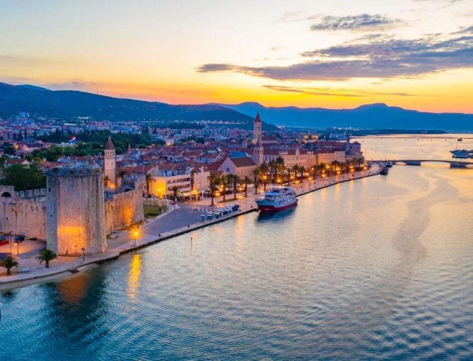 Villa Queen Trogir Eksteriør billede